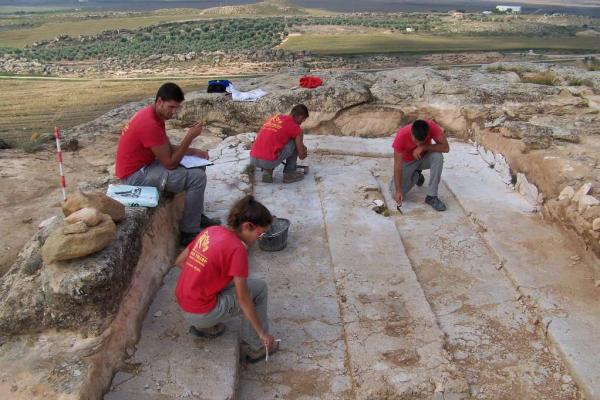 Docente del Curso básico de conservación de pavimentos y revocos en yacimiento